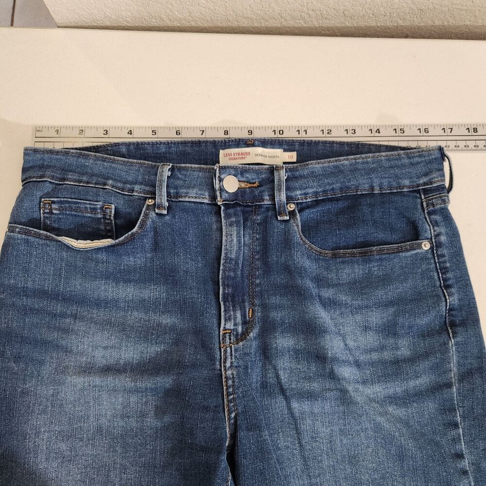 Levi Strauss Signature Bermuda Jean Shorts Womens Size 10 Blue Denim Casual - Picture 5 of 11